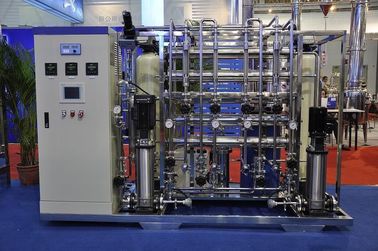 Planta de tratamento da água do RO da osmose reversa com medidor condutor da eletricidade
